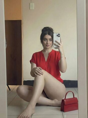 aaniasharmaa