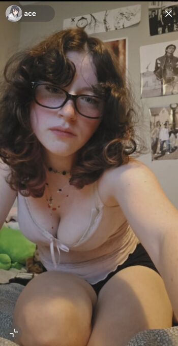 Full leaked Aislin/ private onlyfans photo