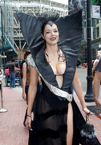 Full leaked Adrianne curry page private onlyfans photo