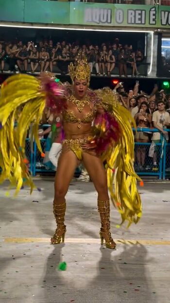 Full leaked Alane dias page private onlyfans photo