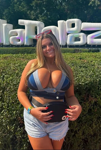 Full leaked Alice m page private onlyfans photo