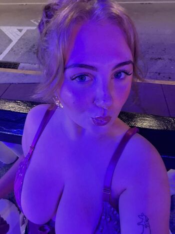 Full leaked Alyssaholmes page private onlyfans photo