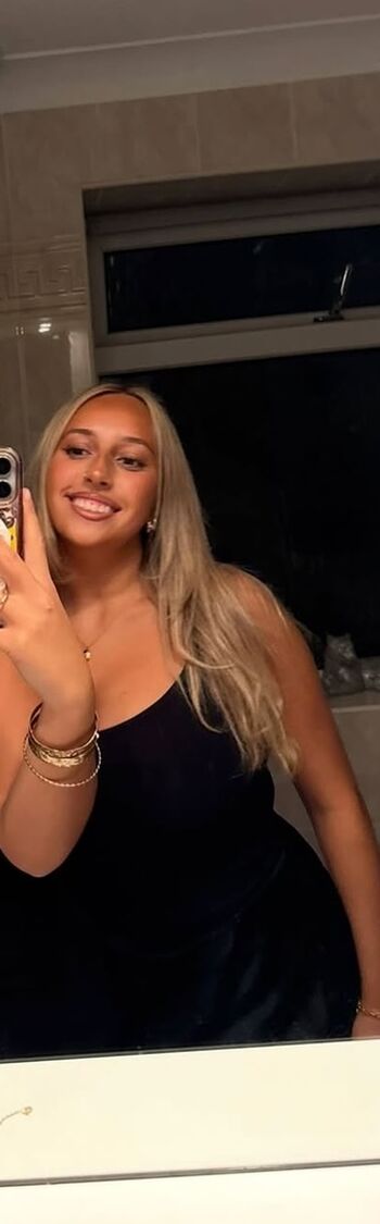 Amber Isabella