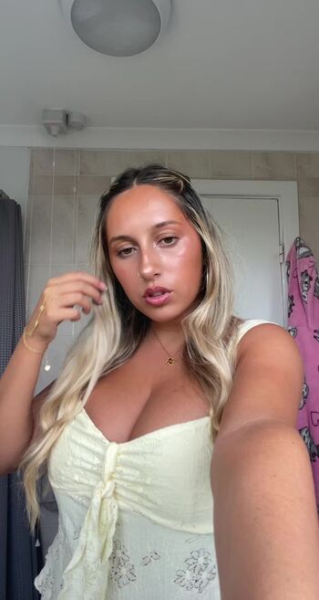 Amber Isabella