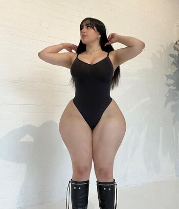 Amelia.curvy
