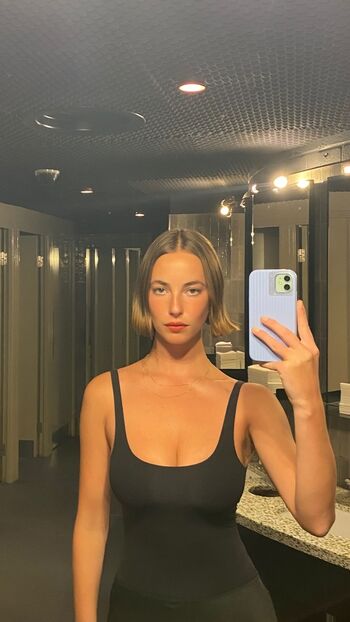 Full leaked Amelie manzoli  page private onlyfans photo