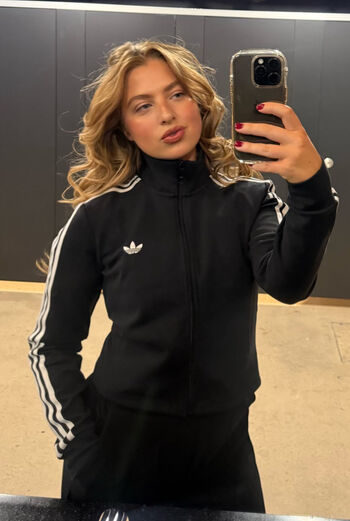 Anais Gallagher