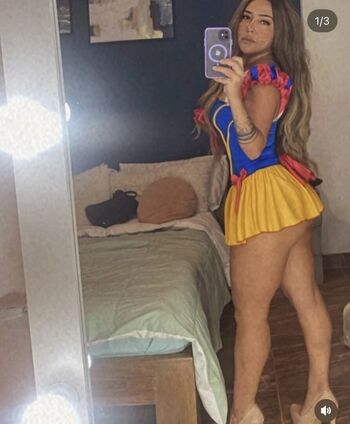 Andrea Flores