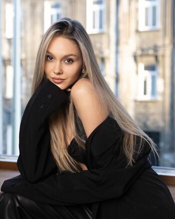 Anna Stoliar