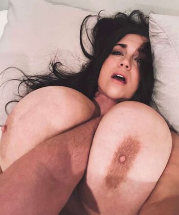 Full leaked Ariajane private onlyfans photo