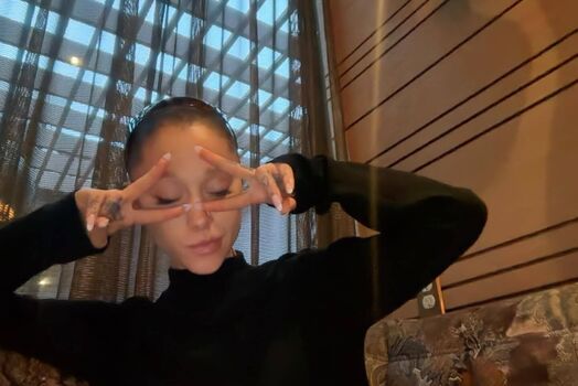 Full leaked Ariana grande page private onlyfans photo