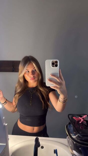 Full leaked Ariana white page private onlyfans photo