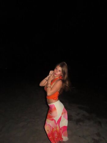 Full leaked Ariana white page private onlyfans photo