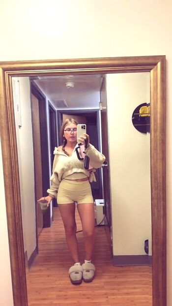 Full leaked Ariana white page private onlyfans photo