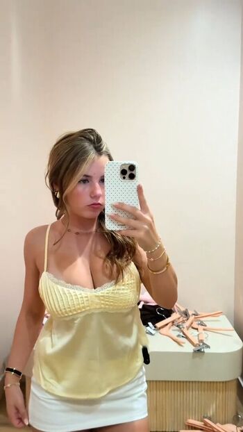 Full leaked Ariana white page private onlyfans photo