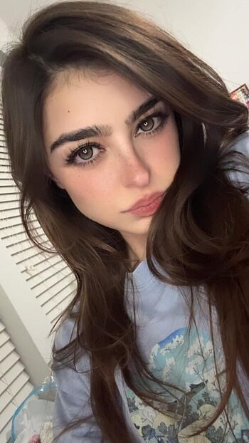 Full leaked Aruuu private onlyfans photo