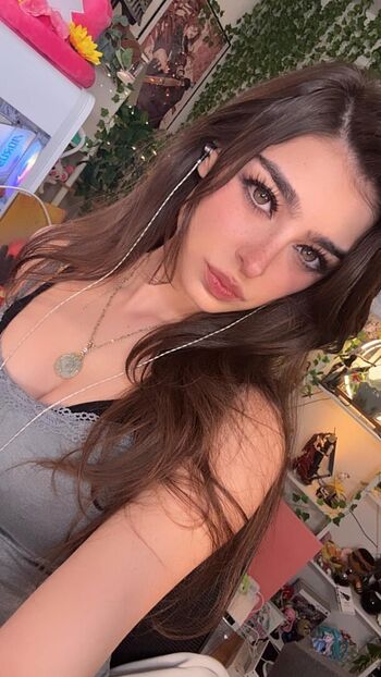 Full leaked Aruuu private onlyfans photo