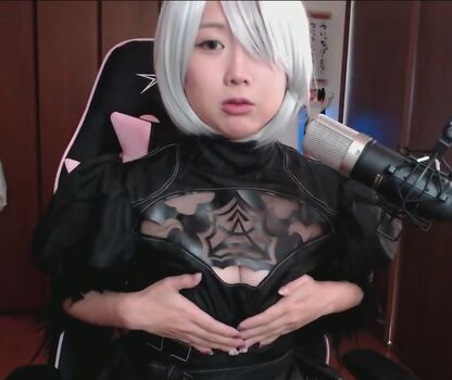 Asian Streamers