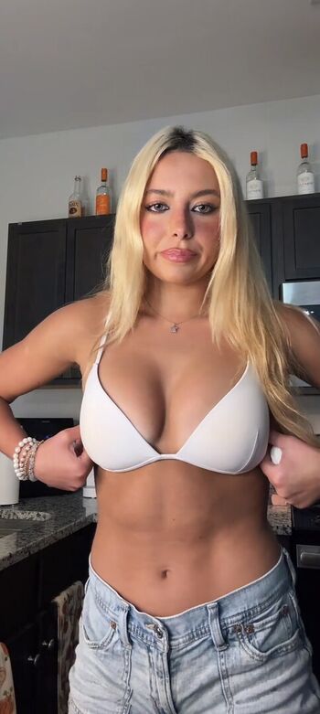 Ava Nucci