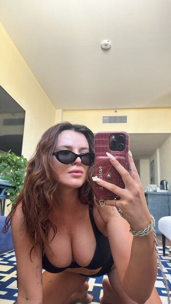 Full leaked Bella thorne  page private onlyfans photo