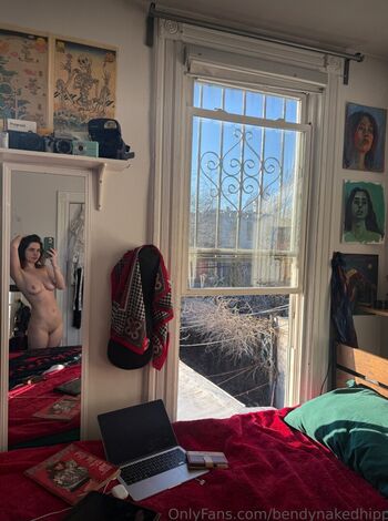 bendynakedhipp