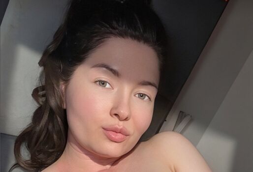 Busty_Ema