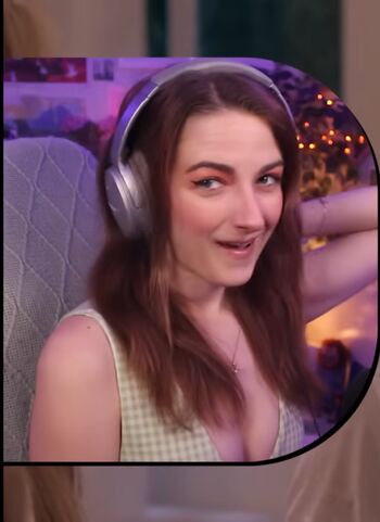 Caitlin Marie Reacts