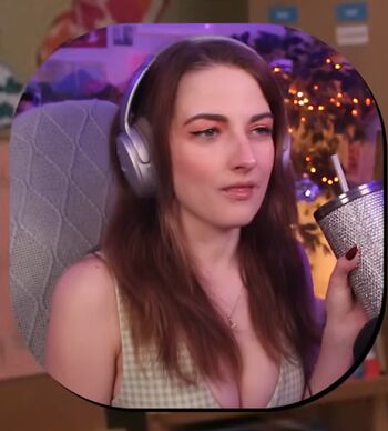 Caitlin Marie Reacts