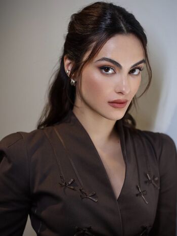 Camila Mendes