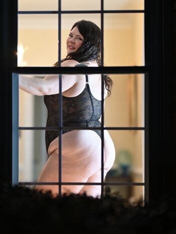 Full leaked Caralinesadventure private onlyfans photo