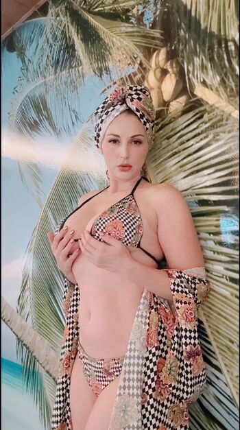 Carlotta Champagne