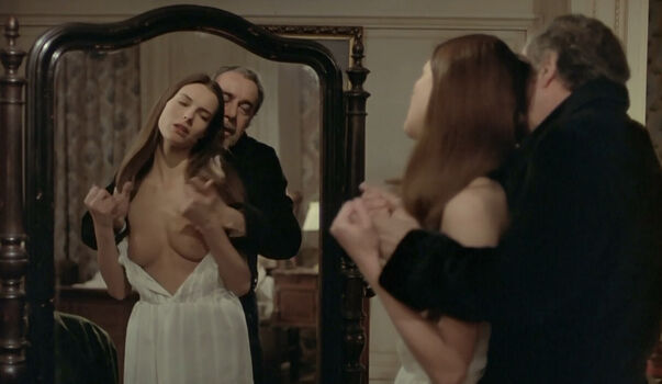 Carole Bouquet