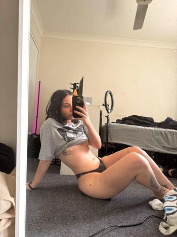 cheekyavie