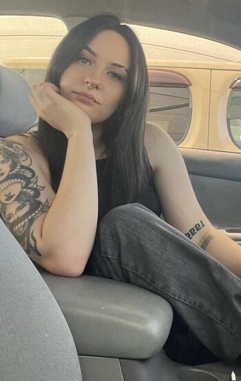 cheekyavie