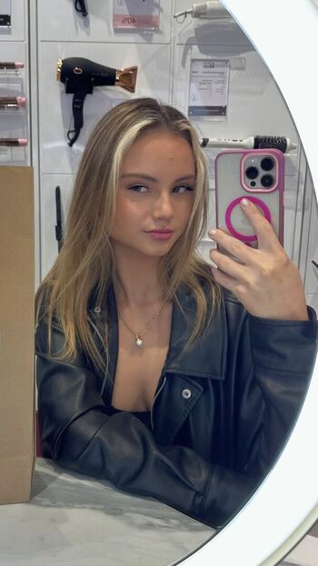 Chelsea Mayer