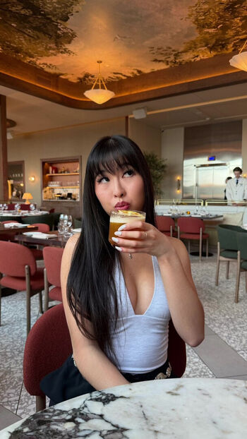 Chloe ABG