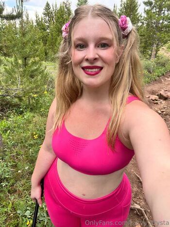 Curvy_Krysta