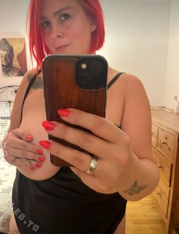 Curvy Sarah