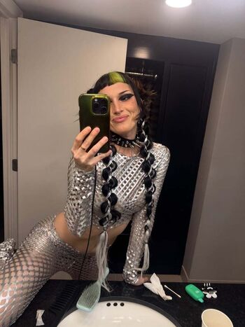 Dani Thorne