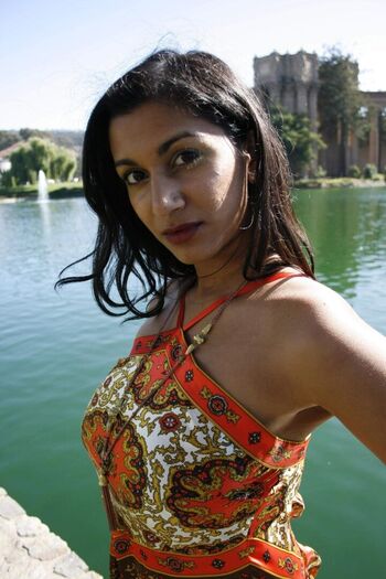 Devi The Model