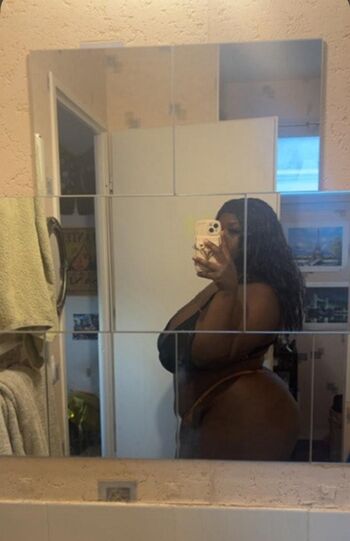 Ebony__curvy