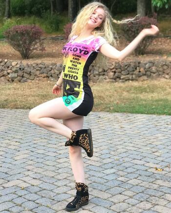 Elena Kampouris