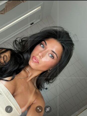 Elle Edwardsss