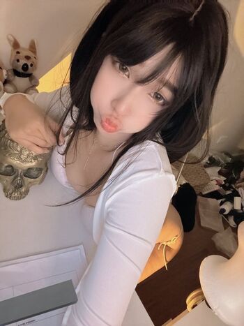 Full leaked Emiliabear  page private onlyfans photo