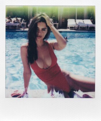 Emily Ratajkowski