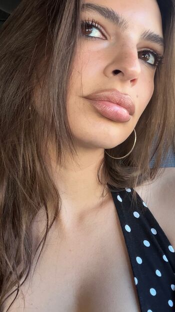 Full leaked Emily ratajkowski private onlyfans photo