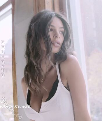 Full leaked Emily ratajkowski private onlyfans photo