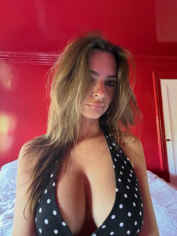 Full leaked Emily ratajkowski private onlyfans photo