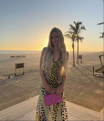 Full leaked Emily roman page private onlyfans photo
