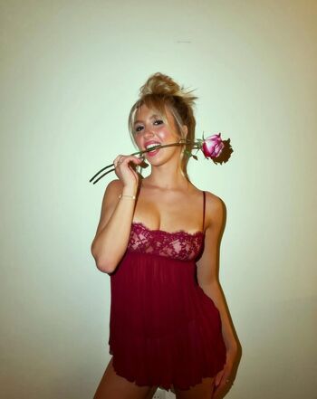 Full leaked Emily roman page private onlyfans photo